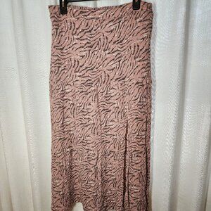 Skirt, Light pink/mauve color Tiered structure, Nine West, Large.